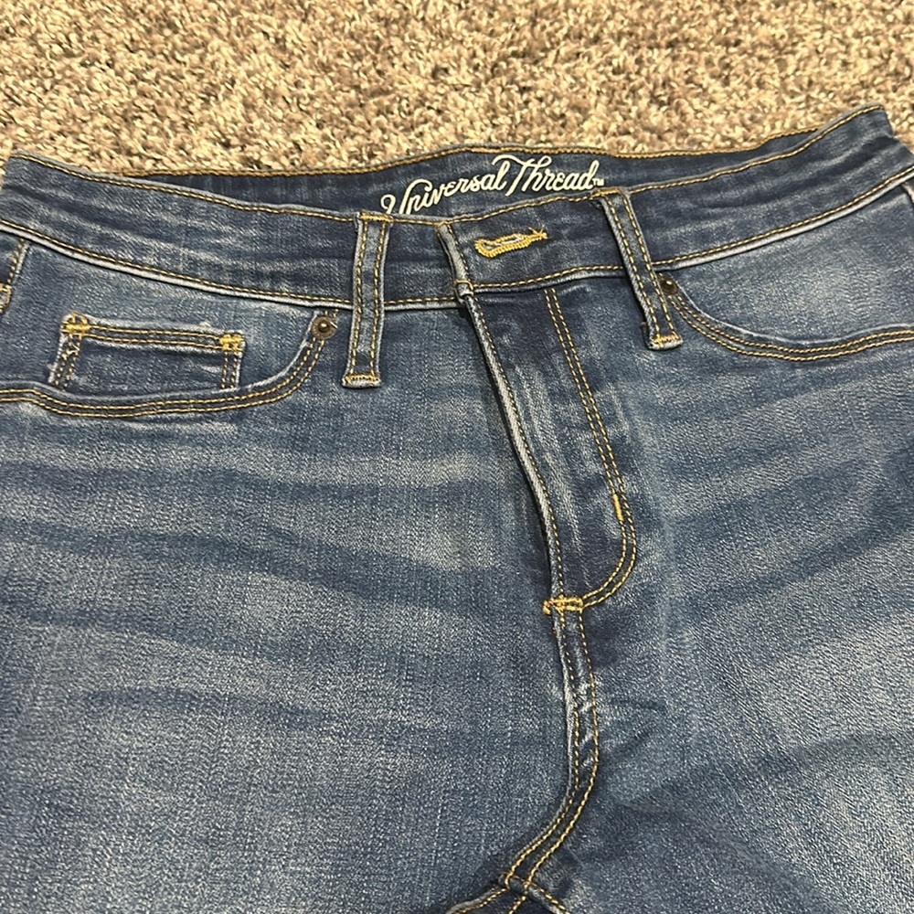 Distressed Universal Threads Blue Jeans - Picture 3 of 4